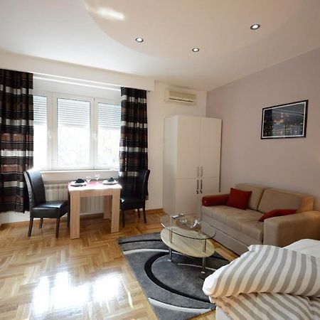 Politika Appartement Belgrado Buitenkant foto