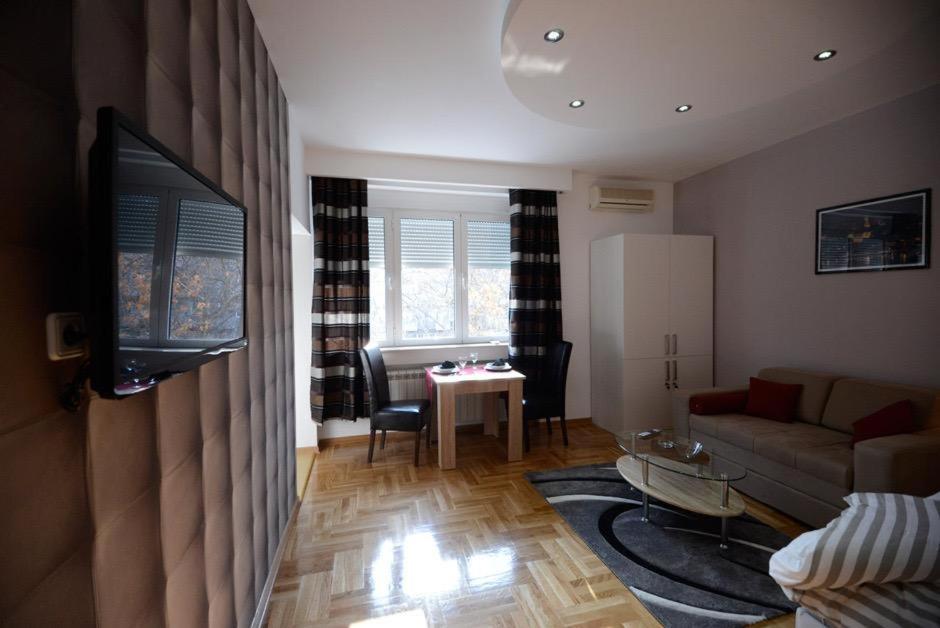 Politika Appartement Belgrado Buitenkant foto
